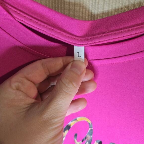 HOT PINK GRAPHIC TEE "THE QUEEN IS ME" SIZE L 0310 - Picture 6 of 9